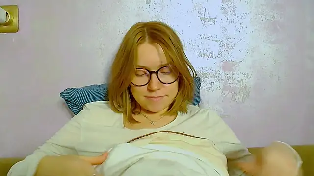 Snapshot of TaylorBre chatting on 11-10-25, 06:51 TaylorBre online show from 11-10-25, 06:51