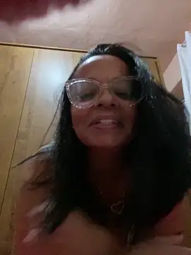 Snapshot of lomagata chatting on 06-08-26, 02:45 lomagata online show from 06-08-26, 02:45