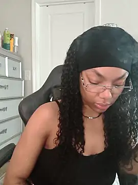 Snapshot of butterflybootyy chatting on 04-29-26, 02:10 butterflybootyy online show from 04-29-26, 02:10