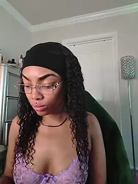 Snapshot of butterflybootyy chatting on 05-15-26, 11:17 butterflybootyy online show from 05-15-26, 11:17