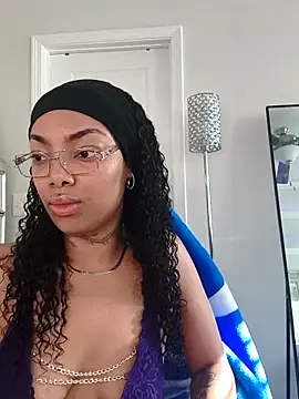 Snapshot of butterflybootyy chatting on 05-18-26, 12:11 butterflybootyy online show from 05-18-26, 12:11