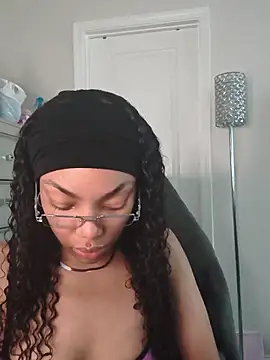 Snapshot of butterflybootyy chatting on 05-25-26, 12:44 butterflybootyy online show from 05-25-26, 12:44