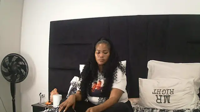 SEXYEBONY2010 online show from 04-20-26, 02:20