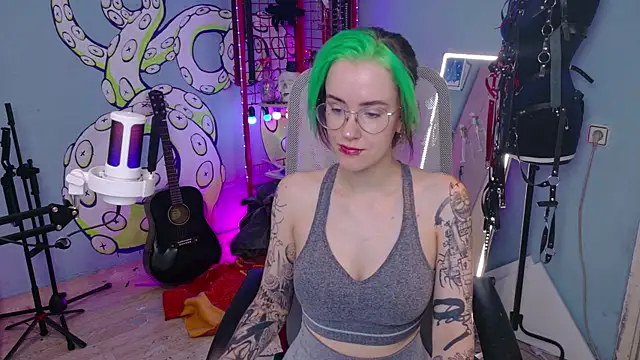 Snapshot of Cumpotik_Eve chatting on 06-18-26, 02:56 Cumpotik Eve online show from 06-18-26, 02:56