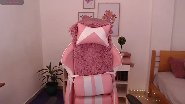 Dahlia  espresso online show from 02-18-26, 08:05