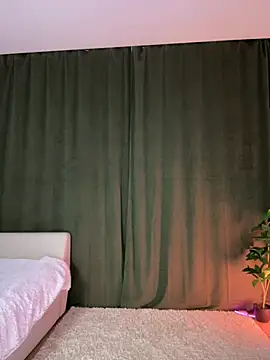 LoveLuna  online show from 04-20-26, 09:16