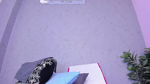 Tiffany mendez online show from 04-15-26, 12:01