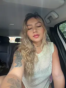 amanda-medrano1 online show from 05-19-26, 02:01