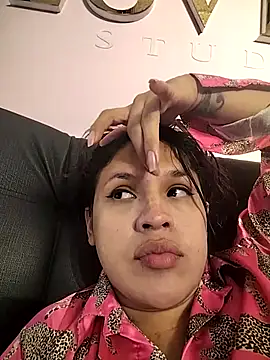 Snapshot of kimCosseyy chatting on 03-26-26, 02:06 kimCosseyy online show from 03-26-26, 02:06