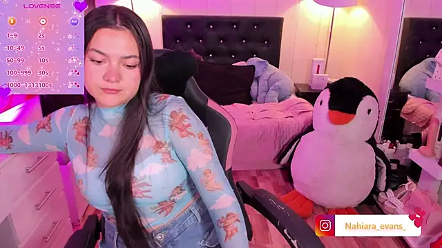 NahiaraEvans  online show from 04-05-26, 05:59