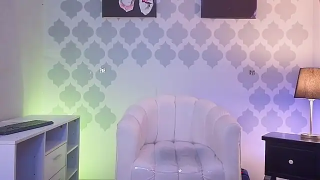 Snapshot of GabyPetit chatting on 07-03-26, 08:37 GabyPetit online show from 07-03-26, 08:37
