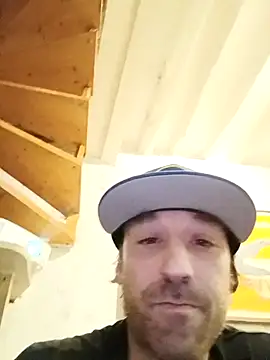 Snapshot of Crookedcook82@xh chatting on 03-25-26, 09:10 Crookedcook82xh online show from 03-25-26, 09:10