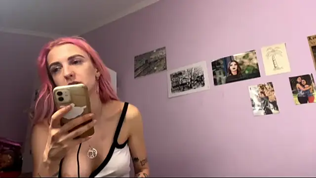 Snapshot of IngridMayer chatting on 06-17-26, 08:32 IngridMayer online show from 06-17-26, 08:32