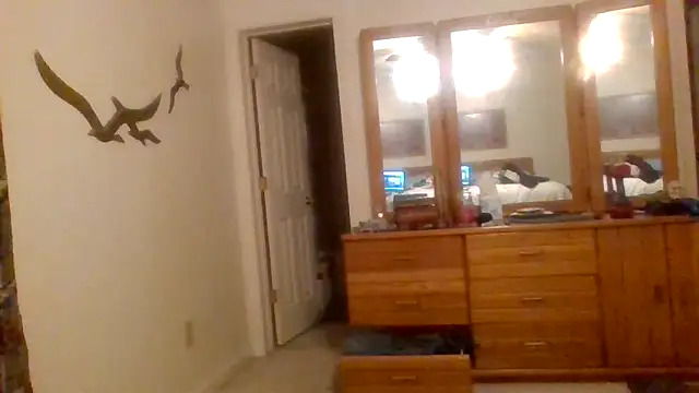 Snapshot of dcrick978 chatting on 09-10-25, 10:21 dcrick978 online show from 09-10-25, 10:21