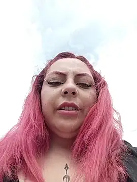 Snapshot of madelaine- chatting on 06-05-26, 06:46 madelaine- online show from 06-05-26, 06:46