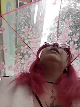 Snapshot of madelaine- chatting on 06-09-26, 06:30 madelaine- online show from 06-09-26, 06:30