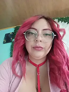 Snapshot of madelaine- chatting on 06-18-26, 06:01 madelaine- online show from 06-18-26, 06:01