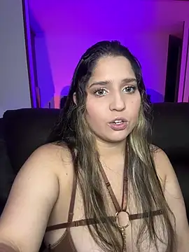 Snapshot of valentina_jonnes1 chatting on 03-07-25, 04:35 valentina jonnes1 online show from 03-07-25, 04:35