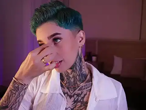 Snapshot of AliceShazaham_ chatting on 01-05-25, 06:13 AliceShazaham online show from 01-05-25, 06:13