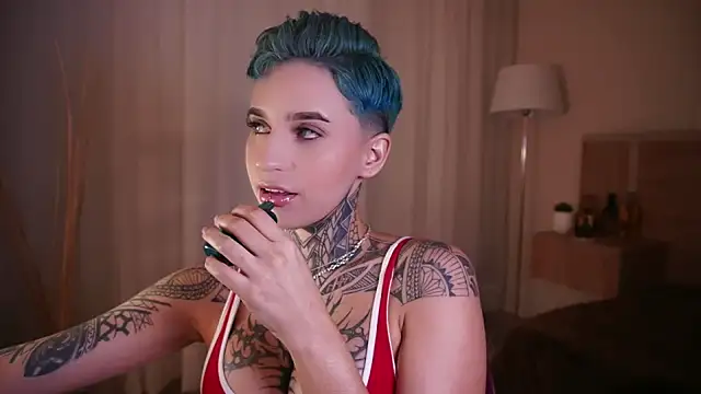 Snapshot of AliceShazaham_ chatting on 01-12-25, 10:02 AliceShazaham online show from 01-12-25, 10:02