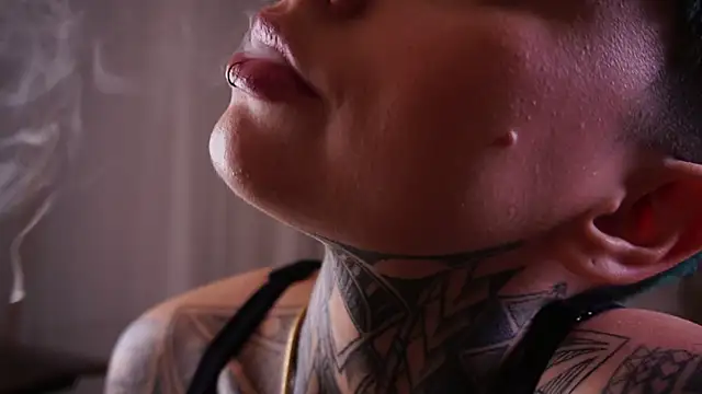 Snapshot of AliceShazaham_ chatting on 01-26-25, 09:40 AliceShazaham online show from 01-26-25, 09:40