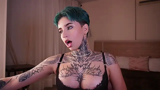 Snapshot of AliceShazaham_ chatting on 02-09-25, 05:40 AliceShazaham online show from 02-09-25, 05:40