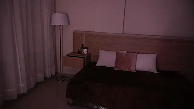 Snapshot of AliceShazaham_ chatting on 02-16-25, 09:04 AliceShazaham online show from 02-16-25, 09:04