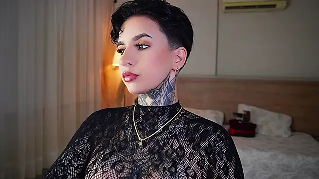 Snapshot of AliceShazaham_ chatting on 10-23-25, 07:51 AliceShazaham online show from 10-23-25, 07:51