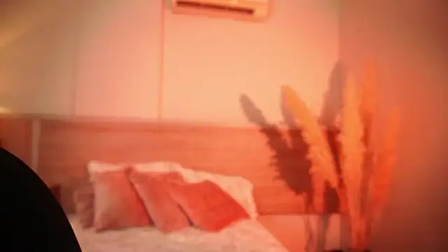 Snapshot of AliceShazaham_ chatting on 12-19-25, 06:42 AliceShazaham online show from 12-19-25, 06:42