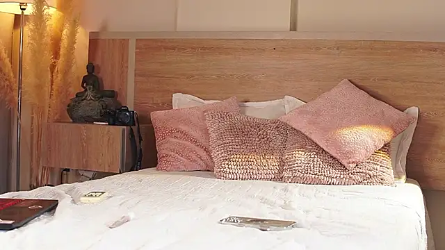 Snapshot of AliceShazaham_ chatting on 02-08-26, 08:18 AliceShazaham online show from 02-08-26, 08:18