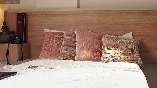 Snapshot of AliceShazaham_ chatting on 03-04-26, 03:51 AliceShazaham online show from 03-04-26, 03:51