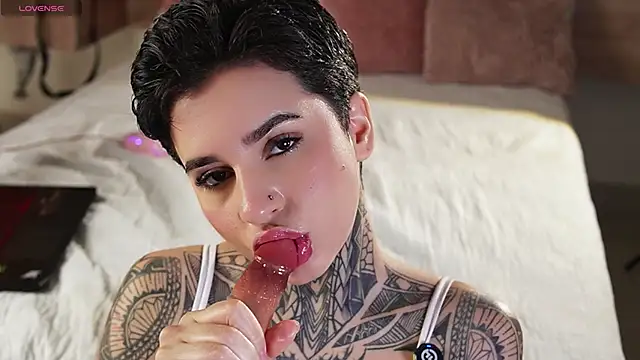 Snapshot of AliceShazaham_ chatting on 03-07-26, 04:48 AliceShazaham online show from 03-07-26, 04:48