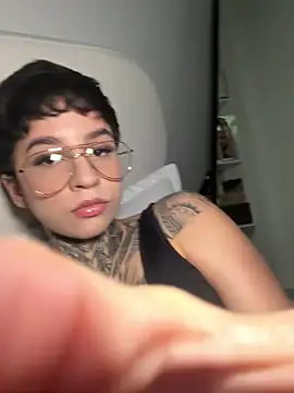 Snapshot of AliceShazaham_ chatting on 03-27-26, 05:02 AliceShazaham online show from 03-27-26, 05:02