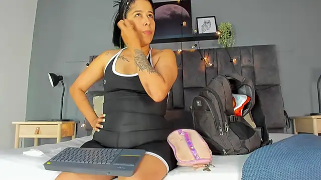 Snapshot of DulceAurora__ chatting on 03-19-26, 02:15 DulceAurora online show from 03-19-26, 02:15