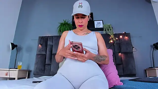 Snapshot of DulceAurora__ chatting on 04-15-26, 02:51 DulceAurora online show from 04-15-26, 02:51