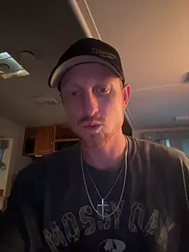 bigred0808 online show from 04-19-26, 01:54