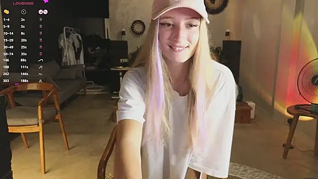 Snapshot of adele_lyv chatting on 01-31-25, 04:59 adele lyv online show from 01-31-25, 04:59