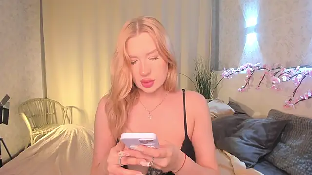 Emma  Leee online show from 04-09-26, 01:05