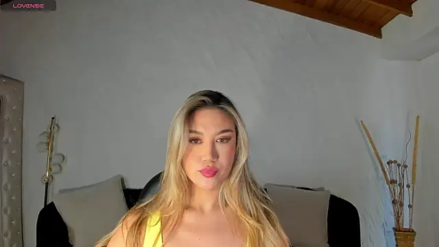 Snapshot of RebeccaHudson chatting on 06-25-26, 07:40 RebeccaHudson online show from 06-25-26, 07:40