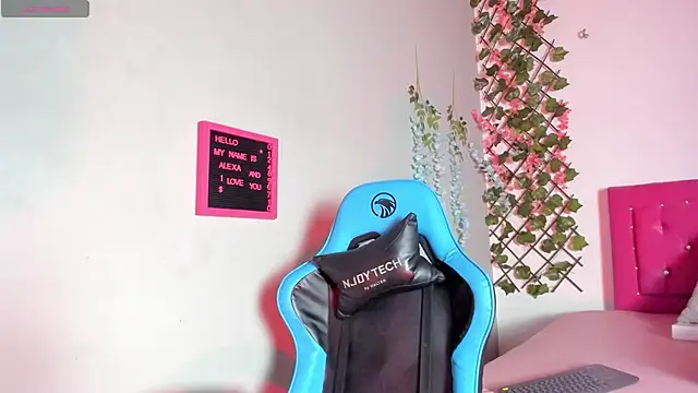 Snapshot of alexaa_cutee chatting on 01-06-25, 03:53 alexaa cutee online show from 01-06-25, 03:53