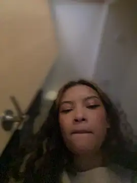 Snapshot of baby_lizy chatting on 01-14-26, 09:31 baby lizy online show from 01-14-26, 09:31