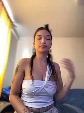 Snapshot of baby_lizy chatting on 02-17-26, 06:25 baby lizy online show from 02-17-26, 06:25