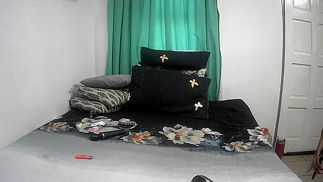 GoldenPussyXOXO online show from 05-07-26, 12:32