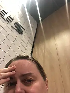 Snapshot of Meliss_Official9 chatting on 02-11-26, 06:18 Meliss Official9 online show from 02-11-26, 06:18