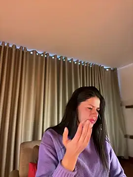 Snapshot of Alice_Biel chatting on 07-19-26, 02:32 Alice Biel online show from 07-19-26, 02:32