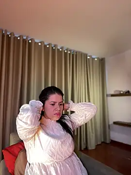 Snapshot of Alice_Biel chatting on 07-23-26, 03:21 Alice Biel online show from 07-23-26, 03:21