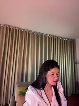 Snapshot of Alice_Biel chatting on 07-30-26, 10:09 Alice Biel online show from 07-30-26, 10:09