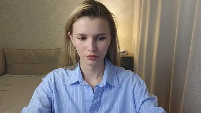 Snapshot of elsa_limerence chatting on 05-21-26, 05:42 elsa limerence online show from 05-21-26, 05:42