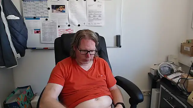 Snapshot of VSteph chatting on 06-19-26, 01:37 VSteph online show from 06-19-26, 01:37
