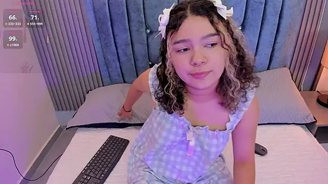 Snapshot of pretty_sunlight_ chatting on 06-21-26, 11:51 pretty sunlight online show from 06-21-26, 11:51